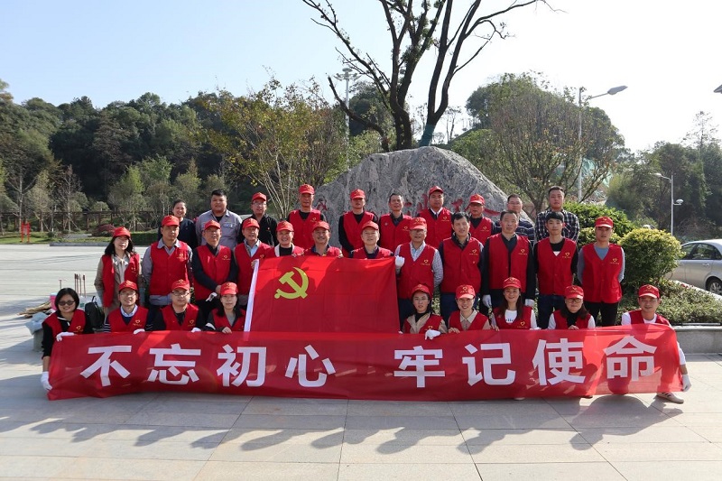 中南、建筑、中化地產(chǎn)聯(lián)合開展主題教育黨員志愿服務(wù)活動