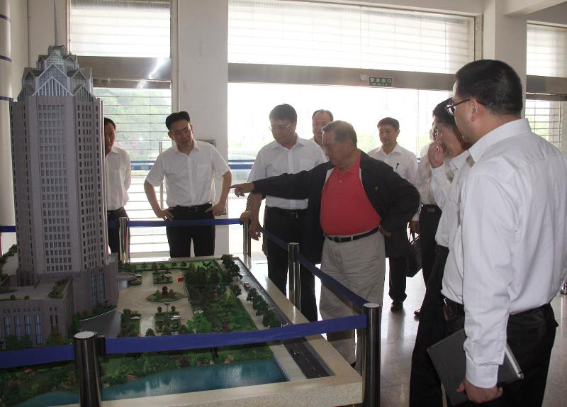 2013年9月，全國(guó)政協(xié)人口資源環(huán)境委員會(huì)主任陳邦柱來(lái)公司