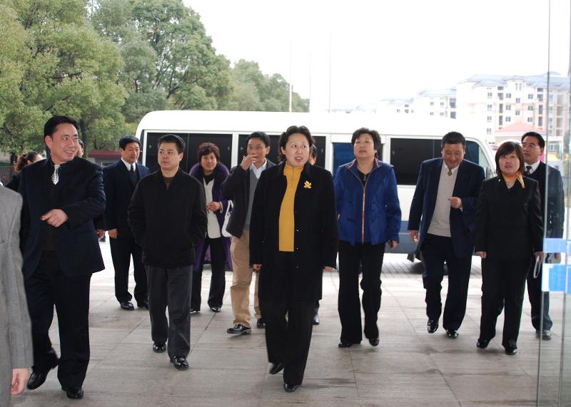 2009年2月，時(shí)任湖南省人大常委會(huì)副主任、黨組成員，省總工會(huì)主席劉蓮玉來(lái)四化建調(diào)研