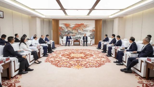 莫鼎革與廣州市委副書(shū)記、市長(zhǎng)孫志洋舉行會(huì)談