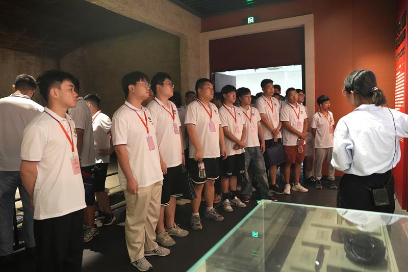 2024年7月25日，公司組織新入職員工到楊開慧紀(jì)念館接受愛(ài)國(guó)主義教育