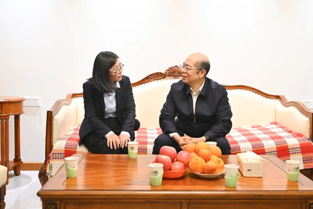 國務院國資委黨委委員、副主任譚作鈞看望慰問中國化學“時代楷?！鼻褴娡炯覍? />
																					</a>	
										<div   id=